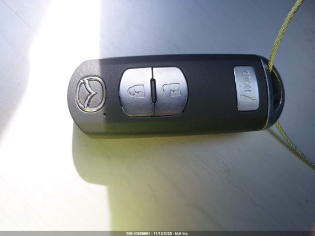 2018 MAZDA MAZDA3 3MZBN1M32JM220949 Photo 10