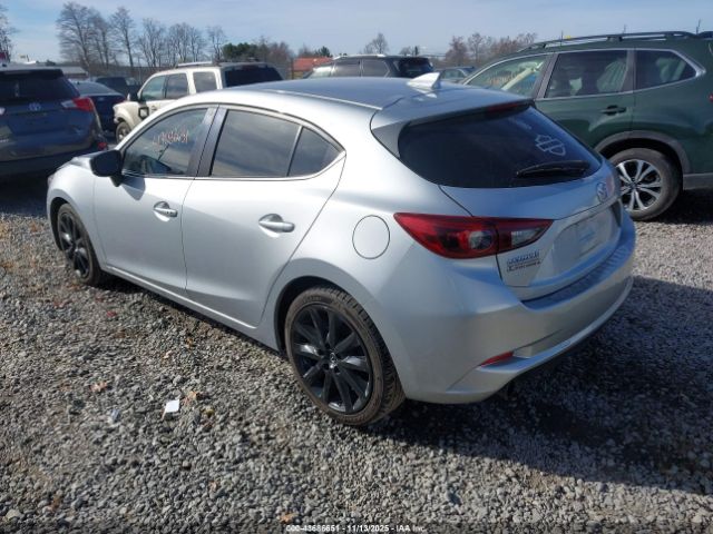 2018 MAZDA MAZDA3 3MZBN1M32JM220949 Photo 2
