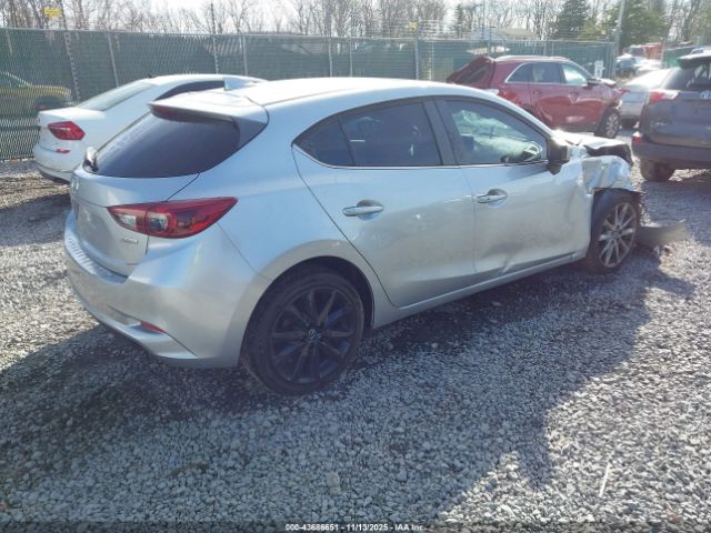2018 MAZDA MAZDA3 3MZBN1M32JM220949 Photo 3