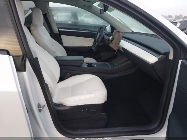 2021 TESLA MODEL Y 5YJYGAEE0MF144986 Photo 4