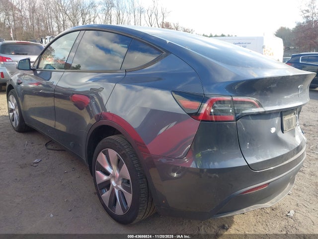 2023 TESLA MODEL Y 7SAYGDEE1PA181258 Photo 2