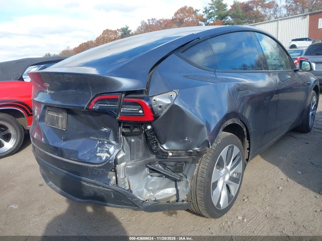2023 TESLA MODEL Y 7SAYGDEE1PA181258 Photo 3