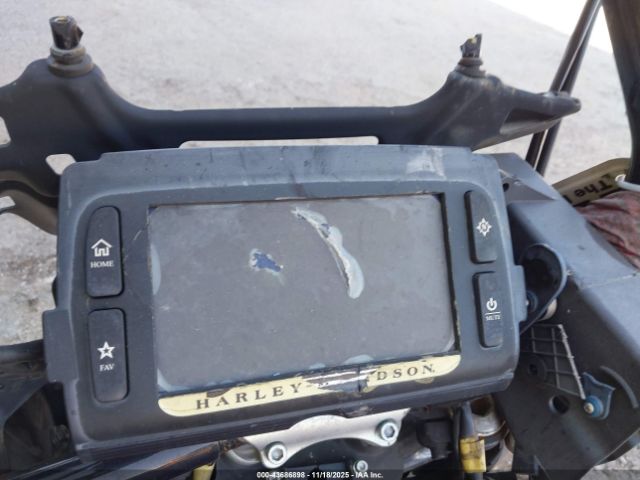 2017 HARLEY-DAVIDSON FLHXS 1HD1KRC1XHB609988 Photo 6
