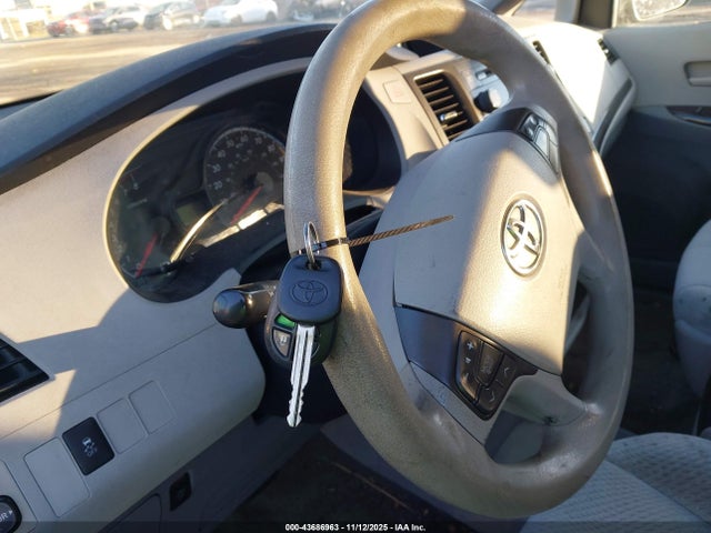 Продаж на аукціоні авто 2011 Toyota Sienna Le V6, vin: 5TDKK3DC8BS124462, номер лоту: 43686963