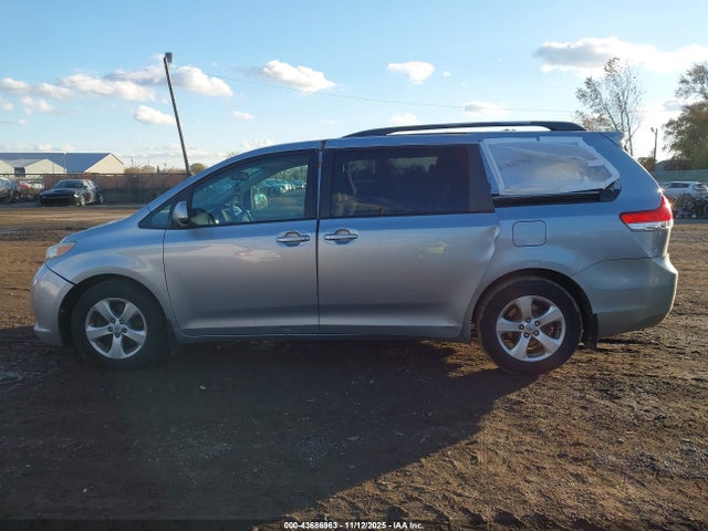 Продаж на аукціоні авто 2011 Toyota Sienna Le V6, vin: 5TDKK3DC8BS124462, номер лоту: 43686963