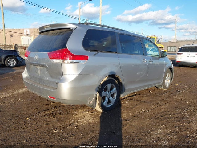 Продаж на аукціоні авто 2011 Toyota Sienna Le V6, vin: 5TDKK3DC8BS124462, номер лоту: 43686963