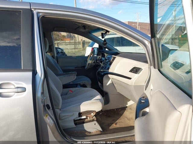 Продаж на аукціоні авто 2011 Toyota Sienna Le V6, vin: 5TDKK3DC8BS124462, номер лоту: 43686963