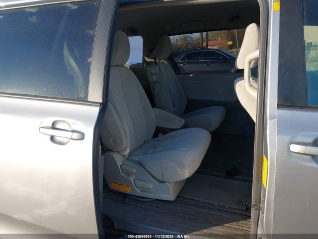 Продаж на аукціоні авто 2011 Toyota Sienna Le V6, vin: 5TDKK3DC8BS124462, номер лоту: 43686963