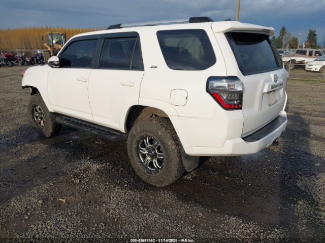 2020 TOYOTA 4RUNNER JTEBU5JRXL5789932 Photo 2