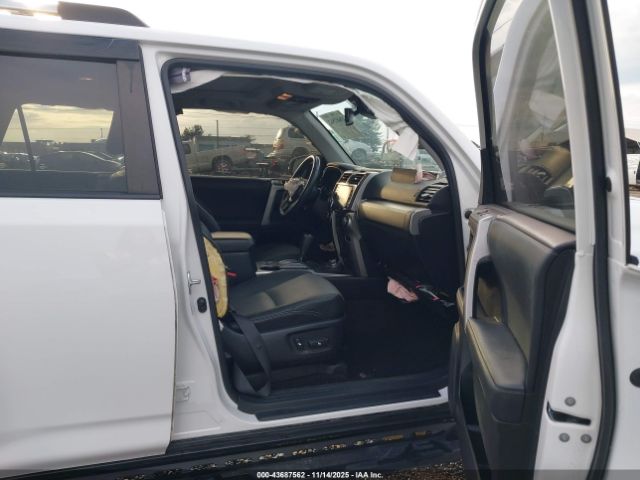 2020 TOYOTA 4RUNNER JTEBU5JRXL5789932 Photo 4