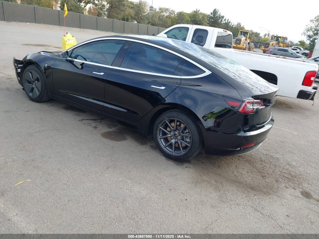 2019 TESLA MODEL 3 5YJ3E1EA5KF323938 Photo 2