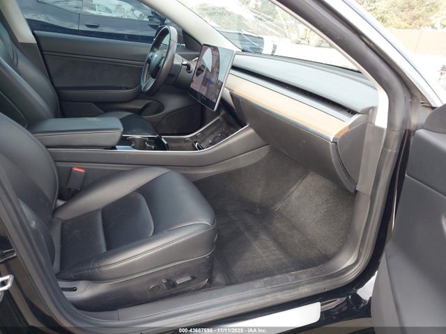 2019 TESLA MODEL 3 5YJ3E1EA5KF323938 Photo 4