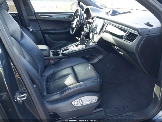 2017 PORSCHE MACAN WP1AA2A55HLB03690 Photo 4