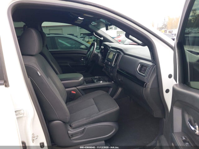 1N6AA1E54JN530260 Nissan TITAN SV