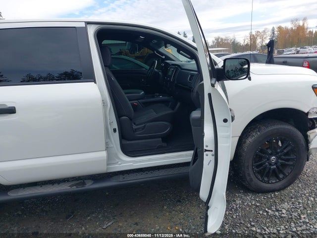 1N6AA1E54JN530260 Nissan TITAN SV