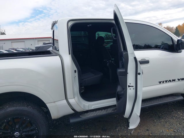 1N6AA1E54JN530260 Nissan TITAN SV