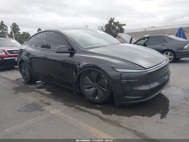 2026 TESLA MODEL Y 7SAYGDED5TF429421 Photo 0