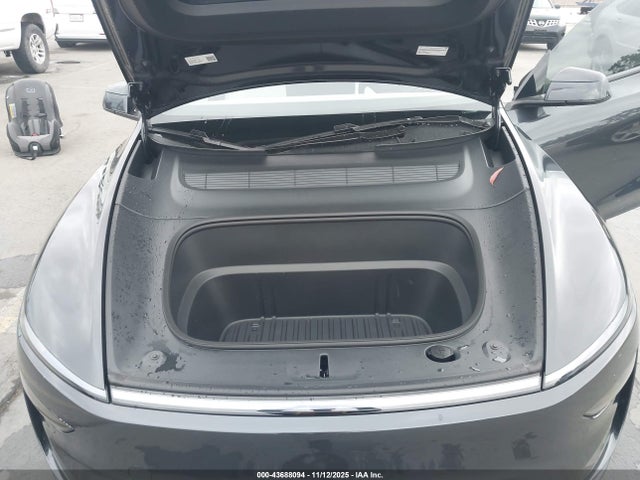 2026 TESLA MODEL Y 7SAYGDED5TF429421 Photo 9