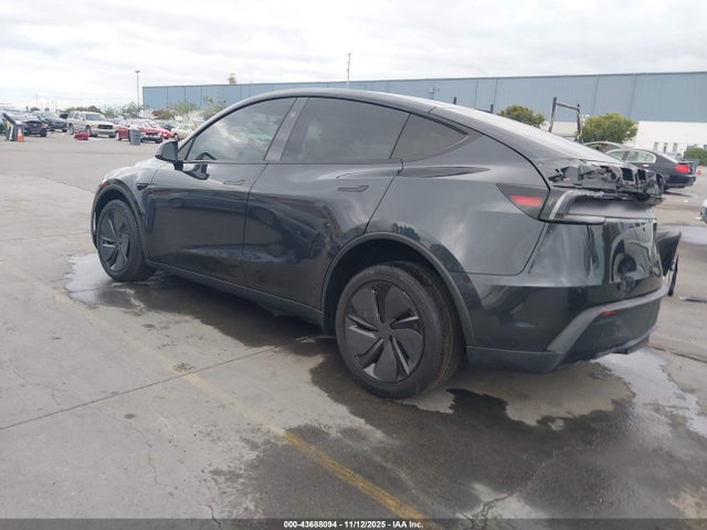 2026 TESLA MODEL Y 7SAYGDED5TF429421 Photo 2