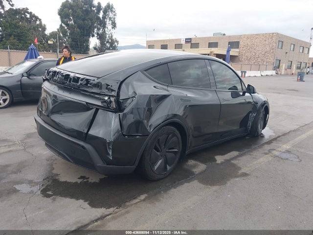 2026 TESLA MODEL Y 7SAYGDED5TF429421 Photo 3