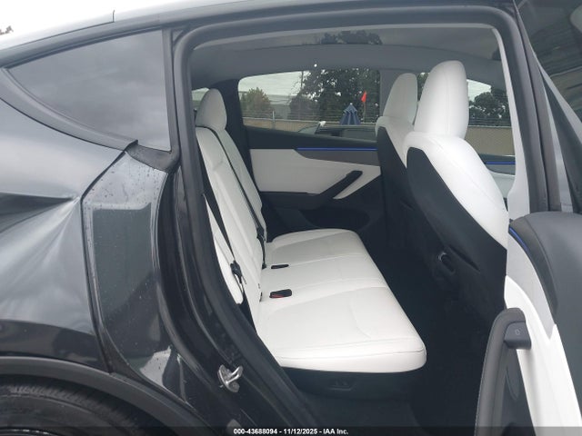 2026 TESLA MODEL Y 7SAYGDED5TF429421 Photo 7