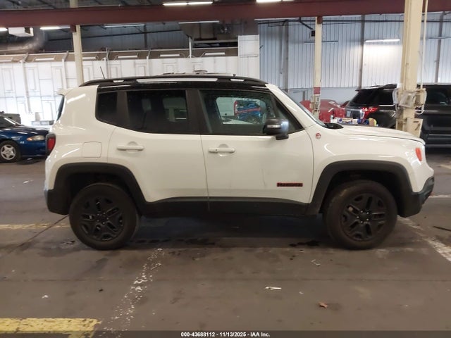 ZACCJBCB4JPH49415 Jeep Renegade Trailhawk 4x4