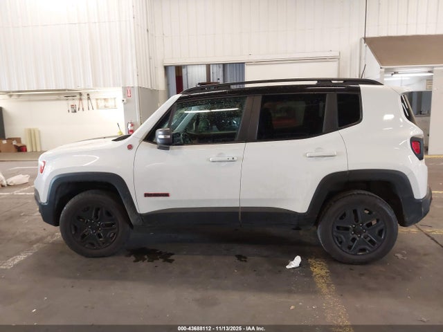 ZACCJBCB4JPH49415 Jeep Renegade Trailhawk 4x4