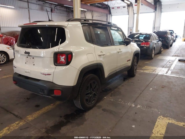 ZACCJBCB4JPH49415 Jeep Renegade Trailhawk 4x4
