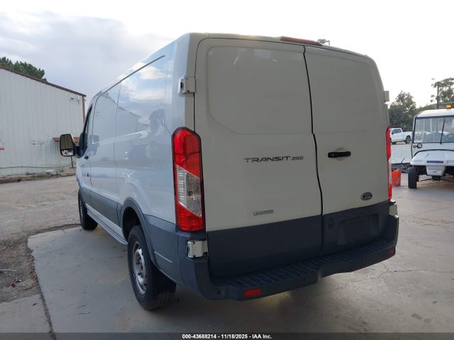 Ford Transit 2018 1FTYR1YG6JKB55156 Image 3