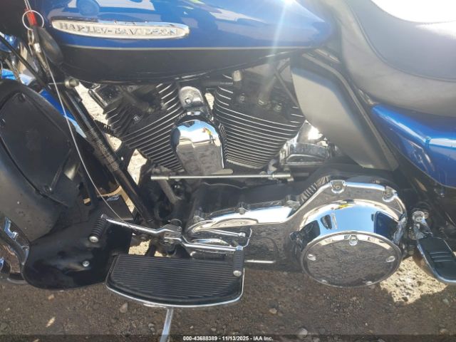 2010 HARLEY-DAVIDSON FLHTK 1HD1KEM19AB657429 Photo 8