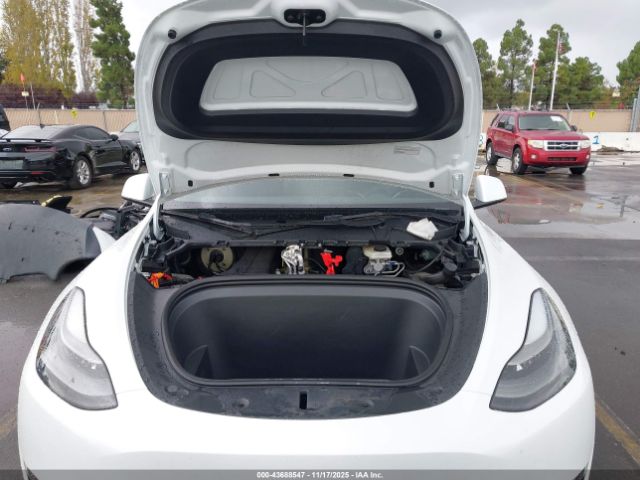 2023 TESLA MODEL Y 7SAYGDEEXPF745105 Photo 9