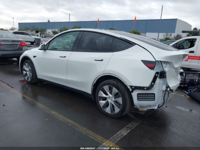 2023 TESLA MODEL Y 7SAYGDEEXPF745105 Photo 2