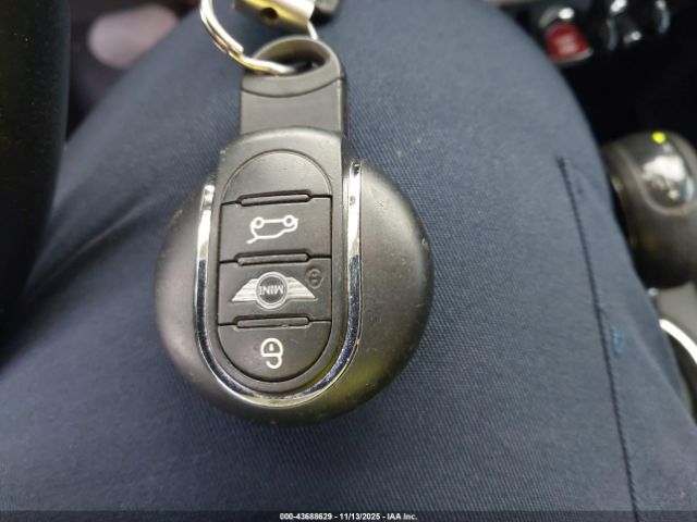 2017 MINI COUNTRYMAN WMZYT5C32H3D80047 Photo 10