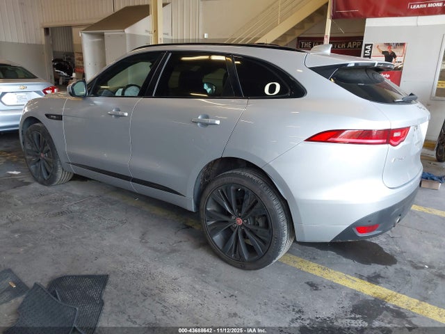 2018 JAGUAR F-PACE SADCL2EVXJA255601 Photo 2