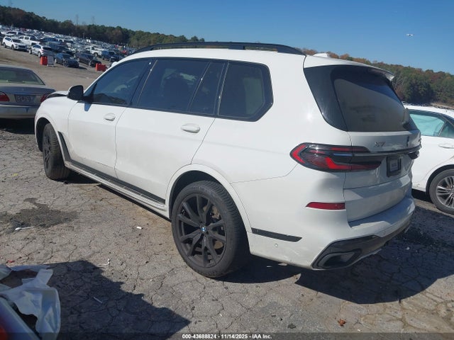 2023 BMW X7 5UX23EM01P9N95968 Photo 2