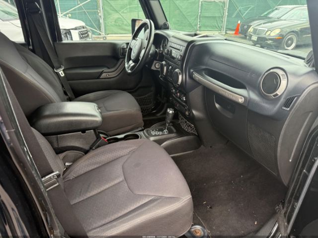 2013 JEEP WRANGLER UNLIMITED 1C4BJWDG0DL577759 Photo 4