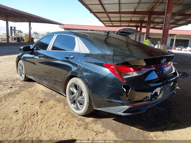 2022 HYUNDAI ELANTRA KMHLM4AG8NU242860 Photo 2