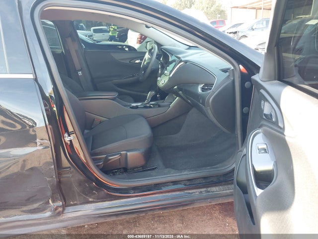 2019 CHEVROLET MALIBU 1G1ZD5ST6KF227105 Photo 4