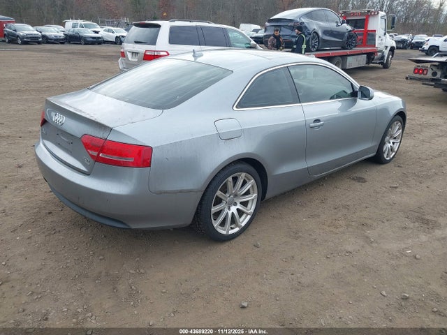 2011 AUDI A5 WAULFAFR0BA055775 Photo 3