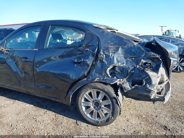 3MYDLBYV6HY185890 Toyota YARIS IA
