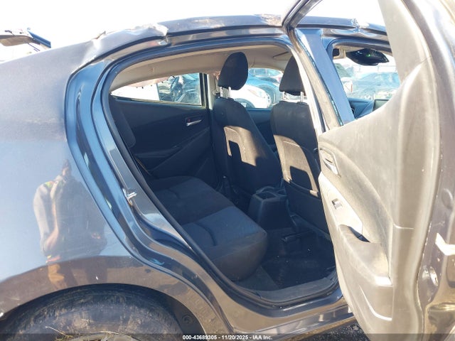 3MYDLBYV6HY185890 Toyota YARIS IA