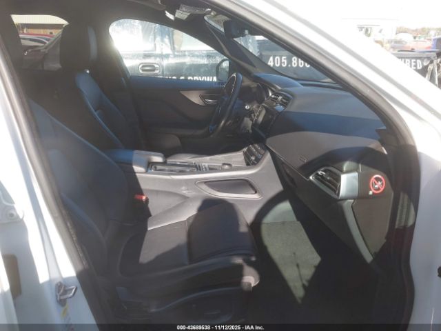 2018 JAGUAR F-PACE SADCJ2FX5JA257312 Photo 4