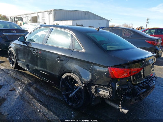2015 AUDI A3 WAUBFGFF6F1065768 Photo 2