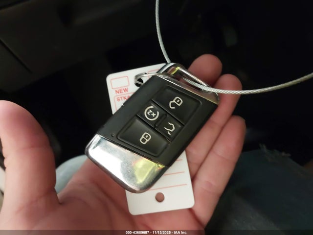 43689687 :رقم المزاد ، 1V2BE2CA4MC211506 vin ، 2021 Volkswagen Atlas Cross Sport 3.6l V6 Sel مزاد بيع