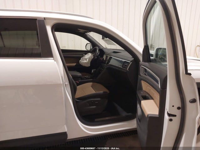 43689687 :رقم المزاد ، 1V2BE2CA4MC211506 vin ، 2021 Volkswagen Atlas Cross Sport 3.6l V6 Sel مزاد بيع