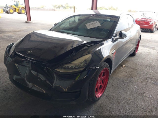 43689713 :رقم المزاد ، 5YJ3E1EA7JF062827 vin ، 2018 Tesla Model 3 Long Range/mid Range مزاد بيع