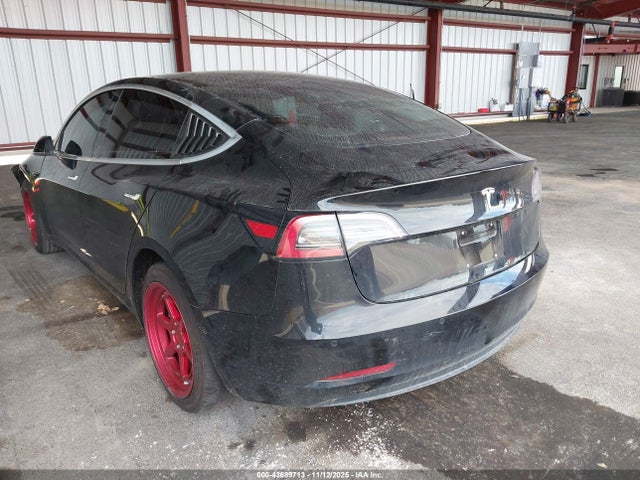 43689713 :رقم المزاد ، 5YJ3E1EA7JF062827 vin ، 2018 Tesla Model 3 Long Range/mid Range مزاد بيع