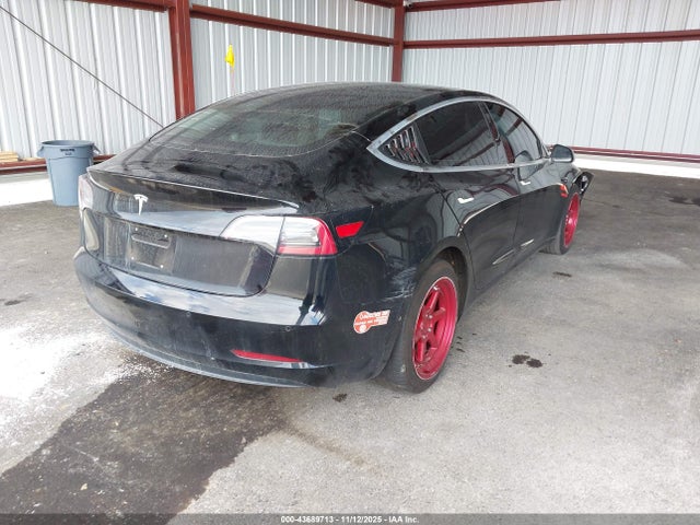 43689713 :رقم المزاد ، 5YJ3E1EA7JF062827 vin ، 2018 Tesla Model 3 Long Range/mid Range مزاد بيع