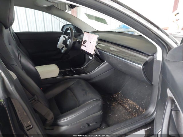 43689713 :رقم المزاد ، 5YJ3E1EA7JF062827 vin ، 2018 Tesla Model 3 Long Range/mid Range مزاد بيع