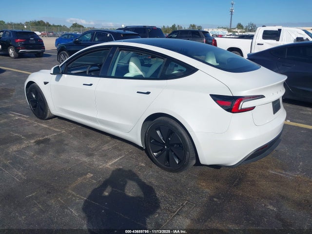 2025 TESLA MODEL 3 5YJ3E1EA6SF030856 Photo 2